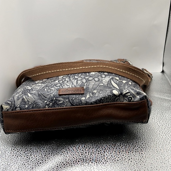 SAKROOTS CROSSBODY/SHOULDER BAG-NAVY/WHITE DESIGNS-LEATHER LIKE ACCENTS - Picture 8 of 9